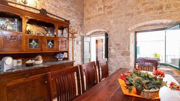 Villa (Four Bedroom Villa) | Dining room