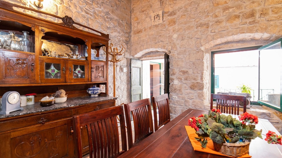 Seafront Villa With Furnished Sun Terrace, Close to the Beach