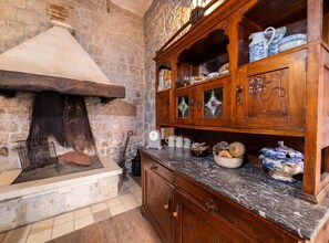 Huvila (Four Bedroom Villa) | Ruokasali