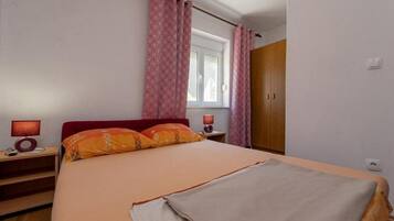 House (Three Bedroom Holiday Home) | 3 bedrooms, free WiFi