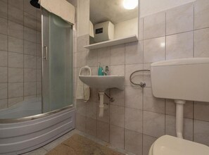 Ferienhaus (Three Bedroom Holiday Home) | Badezimmer