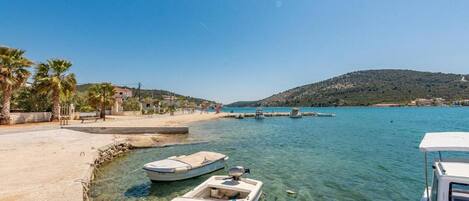 House (Three Bedroom Holiday Home) | Beach