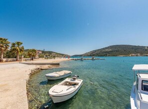 House (Three Bedroom Holiday Home) | Beach - Beachfront Holiday Home With Hot Tub, Terrace, and Sea Views in Vinišće (Marina)
