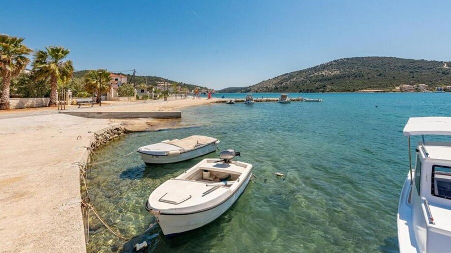 Beachfront Holiday Home With Hot Tub, Terrace, and Sea Views in Vinišće