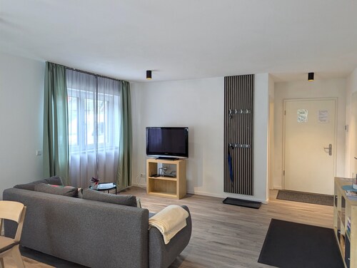 Appartement de vacances 'Schiller's Urban Escape' avec vue sur la montagne, terrasse privée et Wi-Fi