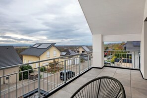 Terrace/patio - Apartment Vogesenpanorama 2 with Mountain View, Private Terrace and Wi-Fi (Bad Bellingen)