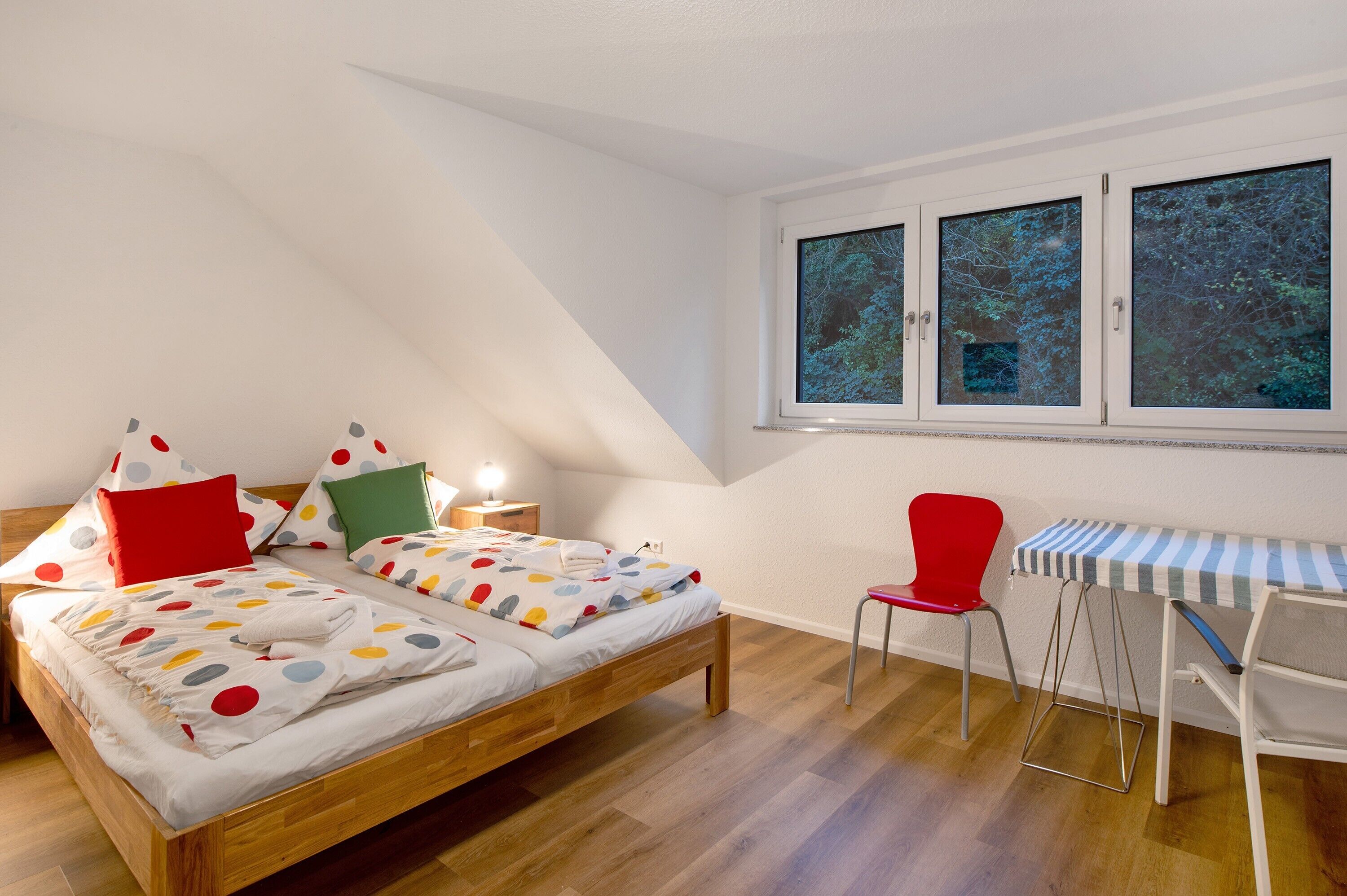 1 slaapkamer, een strijkplank/strijkijzer, gratis wifi, beddengoed
