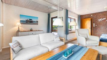 Fernseher, DVD-Player, Stereoanlage