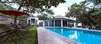 Spacious Villa with Pool, Soccer and Cricket Field