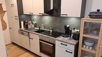 Køleskab, ovn, kogeplade, opvaskemaskine