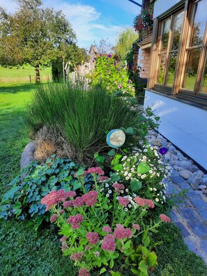 Property grounds - Apartment 'Ferienwohnung Am Schusterhof' with Private Terrace, Private Garden and Wi-Fi (Wonneberg)