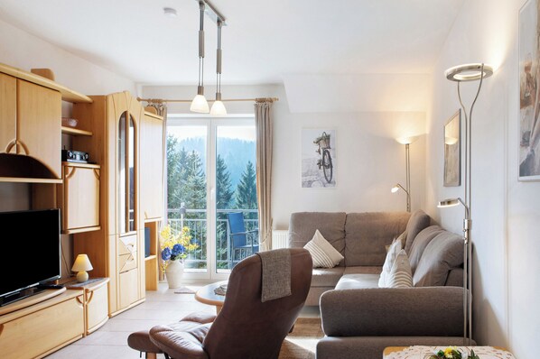 TV, DVD-spiller og stereoanlegg