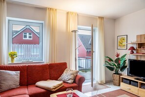 TV - Apartment 'Tannenblick 3-2' with Shared Garden, Balcony and Wi-Fi (Oberhof)