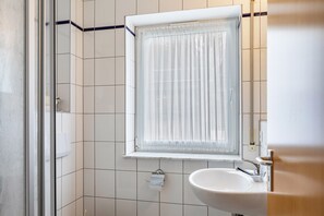 Bruser, hårtørrer, håndklæder