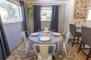 Dining - The Dog House - Hot Tub - Sleeps up to 6 (Oakhurst)