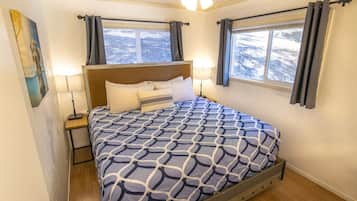 2 bedrooms, desk, iron/ironing board, travel cot