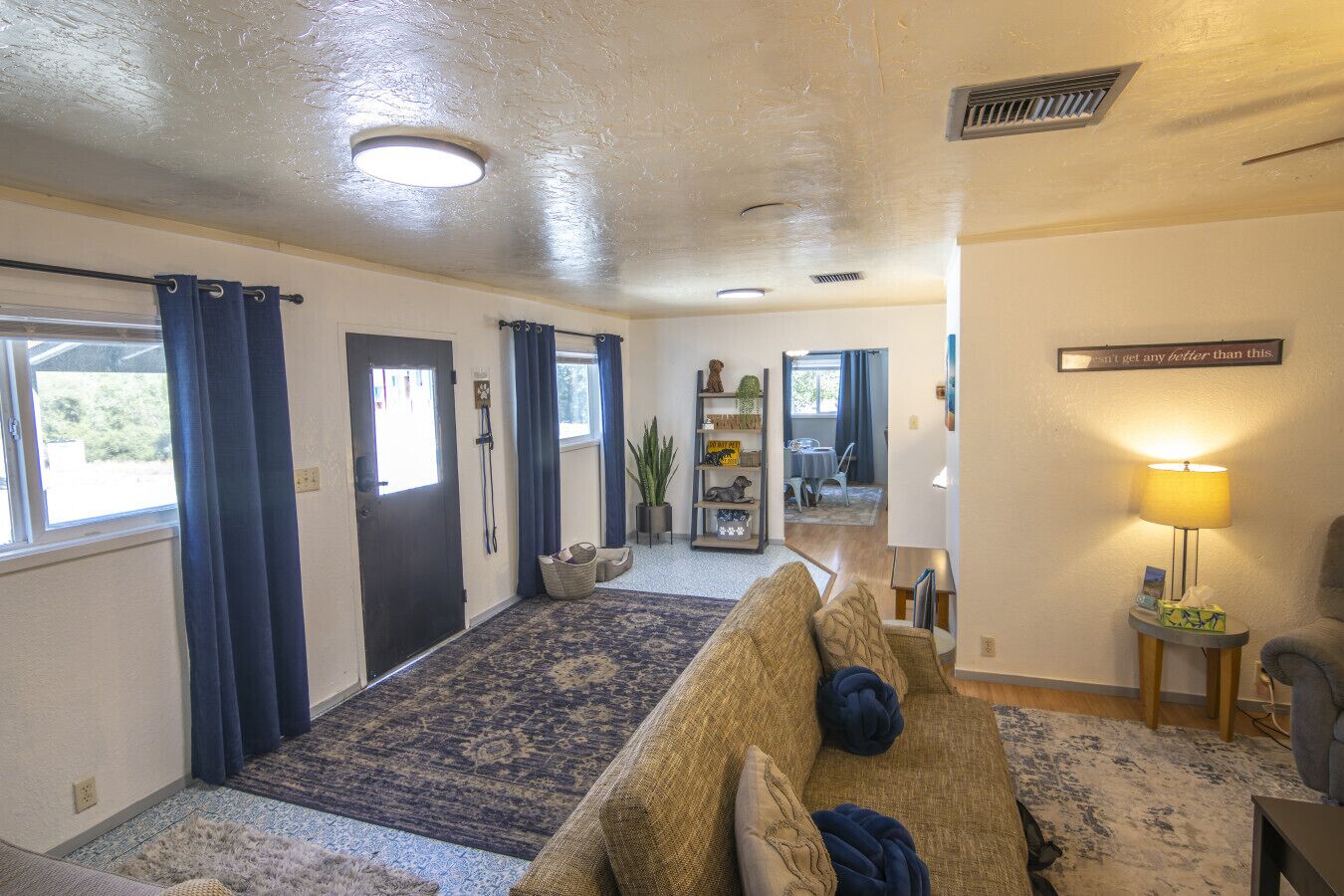 Fernseher, Kamin, Arbeitsbereiche