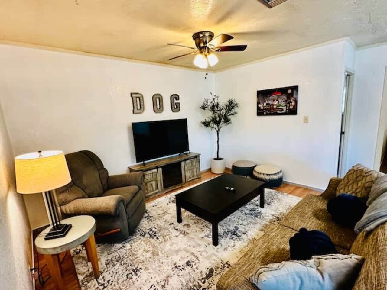 TV, fireplace, offices