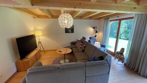 Living area - Vacation home cloverleaf 175sqm with balcony and terrace (Siegsdorf)