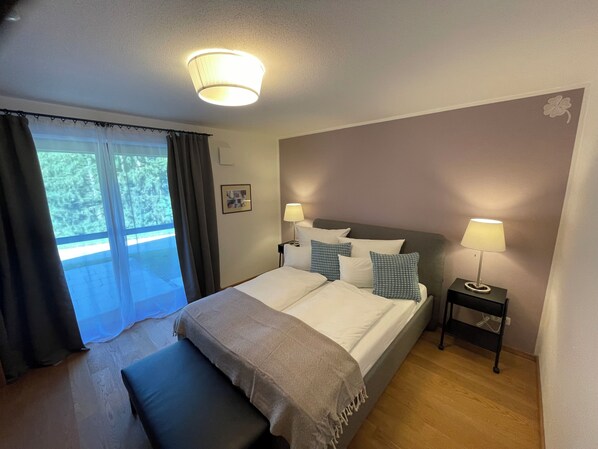 1 bedroom, bed sheets