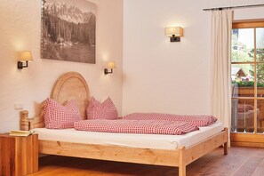 1 bedroom, bed sheets