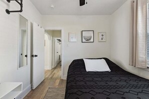 2 bedrooms, iron/ironing board, free WiFi