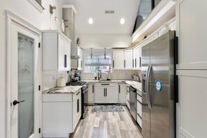 Fridge, oven, dishwasher, coffee/tea maker