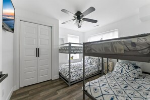 4 habitaciones, tabla de planchar con plancha y wifi