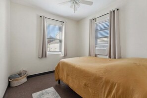 2 bedrooms, iron/ironing board, free WiFi