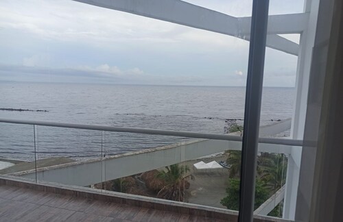 Cozy Apartment: Pool and Ocean Front. Apt 603 Edif. Fontaine Bleu, Coveñas