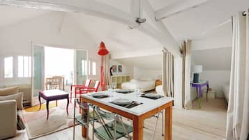 2 camere, una scrivania, ferro/asse da stiro, Wi-Fi gratuito