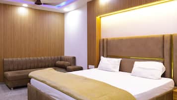 Deluxe Suite | Premium bedding, pillowtop beds, soundproofing, free WiFi