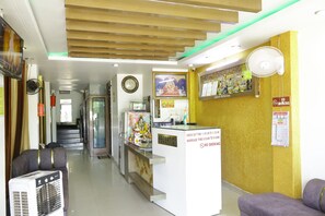 Reception - Hotel Neelkanth (Bhopal)