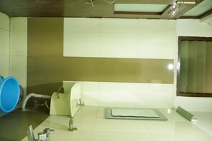 Bathroom - Hotel Neelkanth (Bhopal)