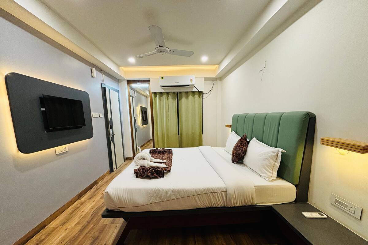 Basic Double Room, 1 King Bed