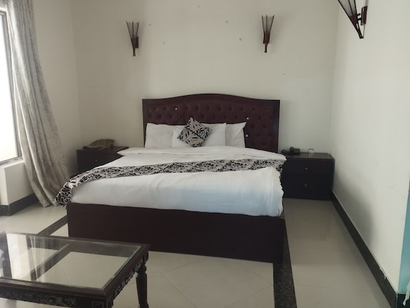 Deluxe Double Room | Soundproofing, iron/ironing board, free WiFi
