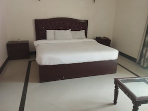 Deluxe Double Room | Soundproofing, iron/ironing board, free WiFi