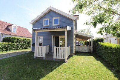 Bungalow by Water with Sauna in South Holland