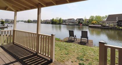Bungalow by Water near Rotterdam and Zeeland