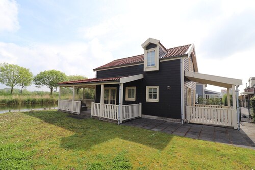 Sun-Soaked Bungalow in Simonshaven