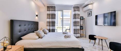 Fer et planche Ă  repasser, accĂšs Internet, draps fournis