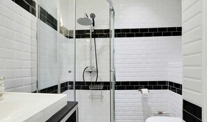 Shower, hair dryer, towels - Charming studio - 3P - Le Marais (Paris)