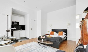 Desk, iron/ironing board, free WiFi - Charming studio - 3P - Le Marais (Paris)
