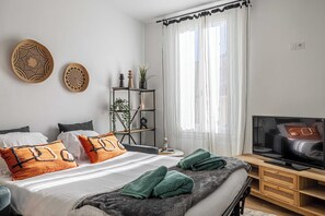 1 chambre, fer et planche à repasser, Wi-Fi gratuit, draps fournis