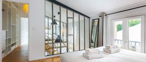2 dormitorios, tabla de planchar con plancha, Internet y ropa de cama