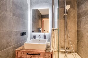Shower, towels