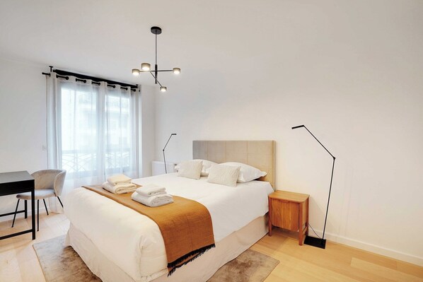 2 bedrooms, desk, iron/ironing board, travel cot