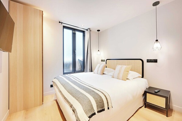 3 bedrooms, desk, iron/ironing board, free WiFi