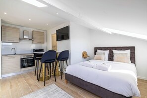 1 soverom, skrivebord, strykejern/-brett og wi-fi (inkludert)