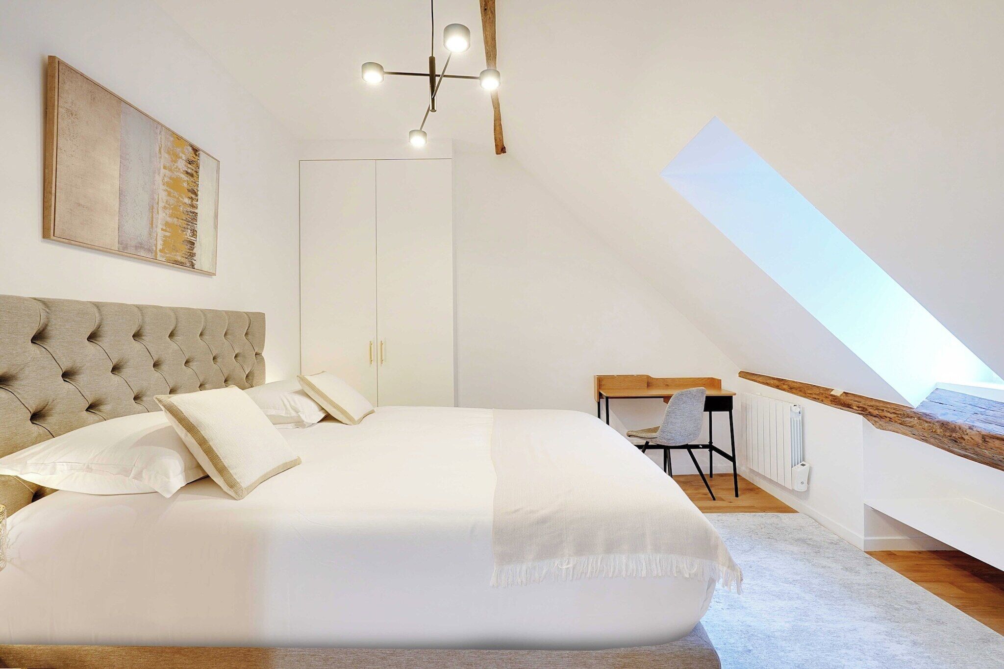 1 soverom, skrivebord, strykejern/-brett og wi-fi (inkludert)